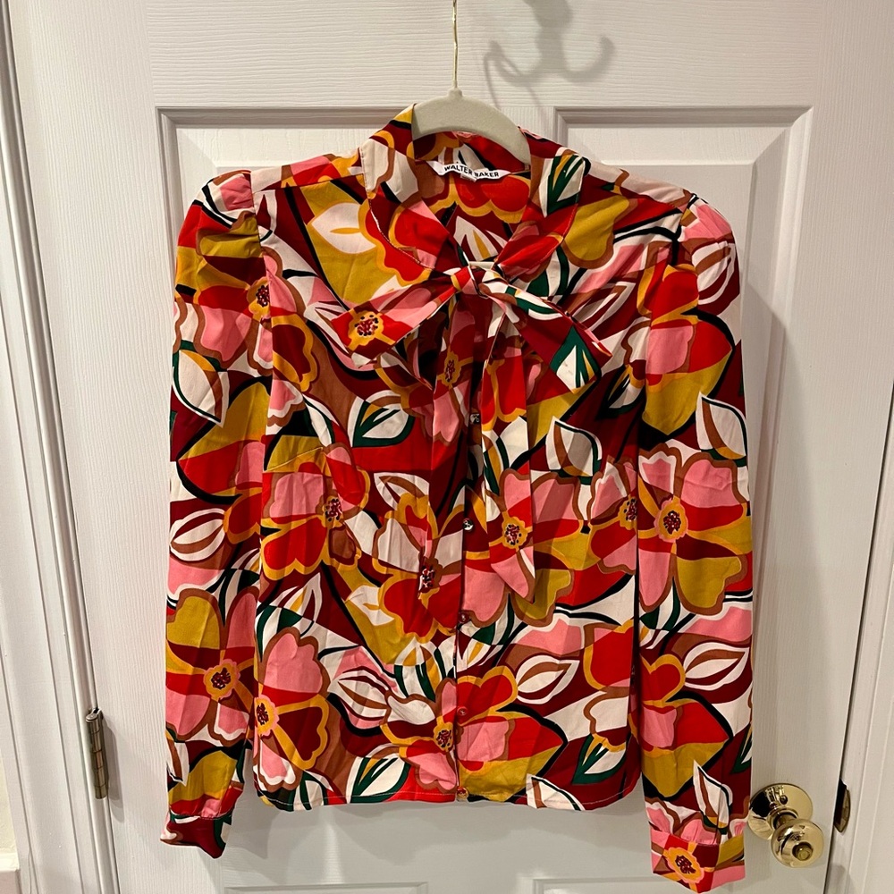 Walter Baker Floral Bow-Tie Women’s Long-sleeve Button Up Blouse